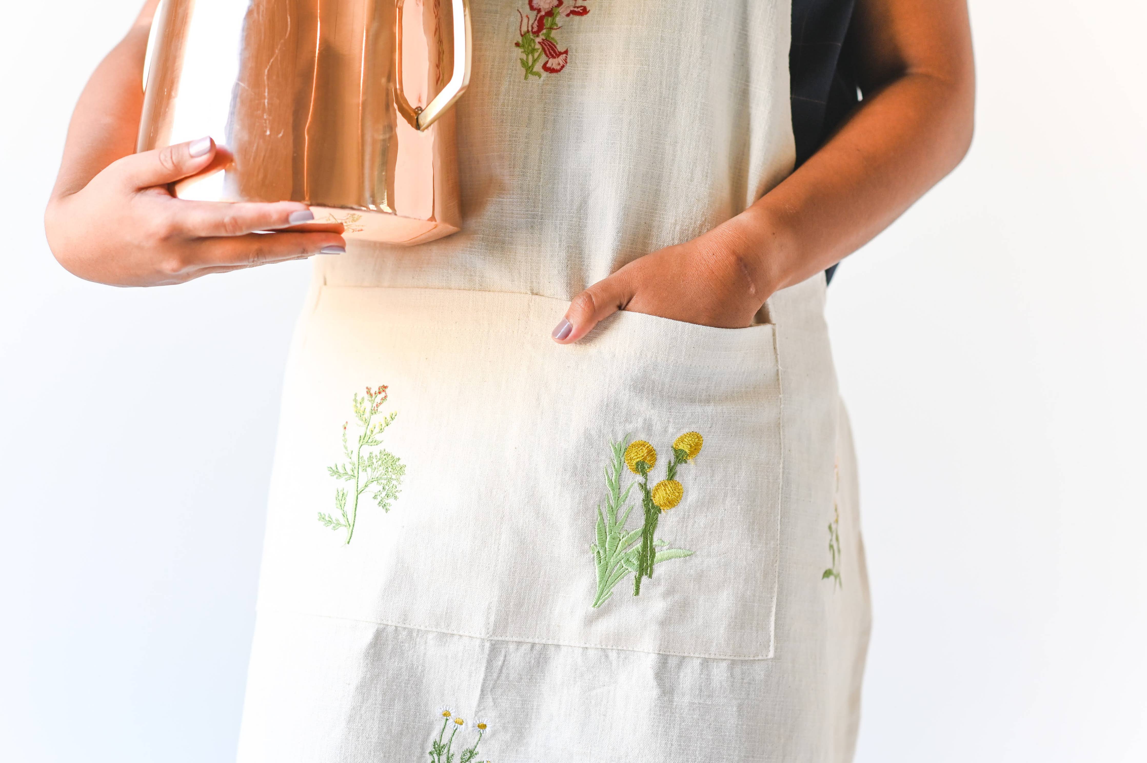 Everyday apron designed for cooking and gardening tasks