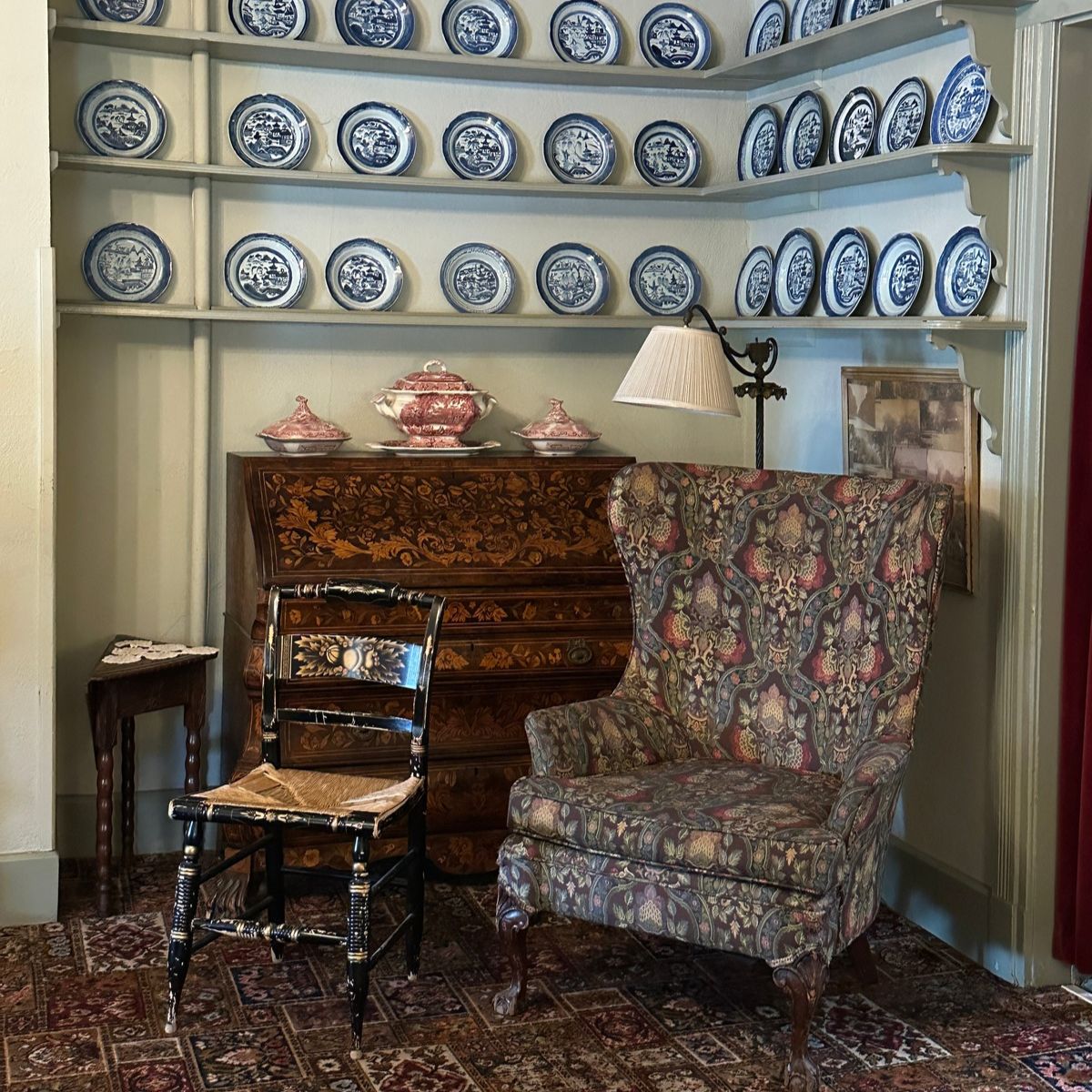 How to Mix Vintage and New Decor Without Making a Room Feel Cluttered